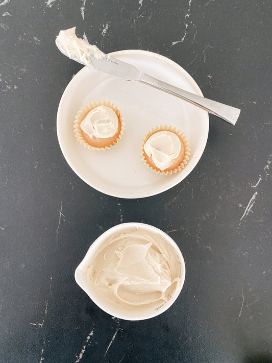 maple syrup icing and cupcakes