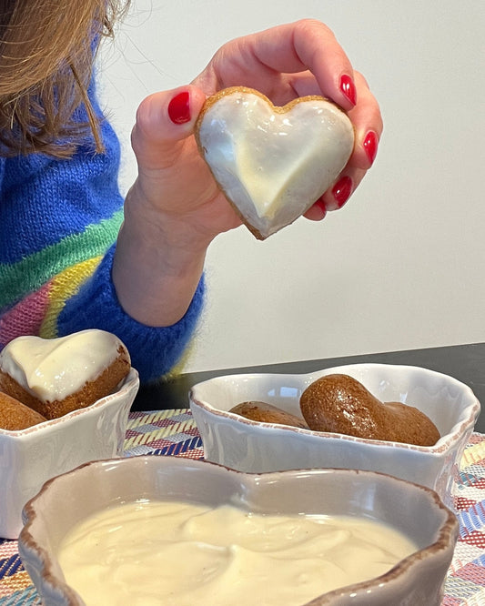 maple syrup and cardamom cake or mini-cake