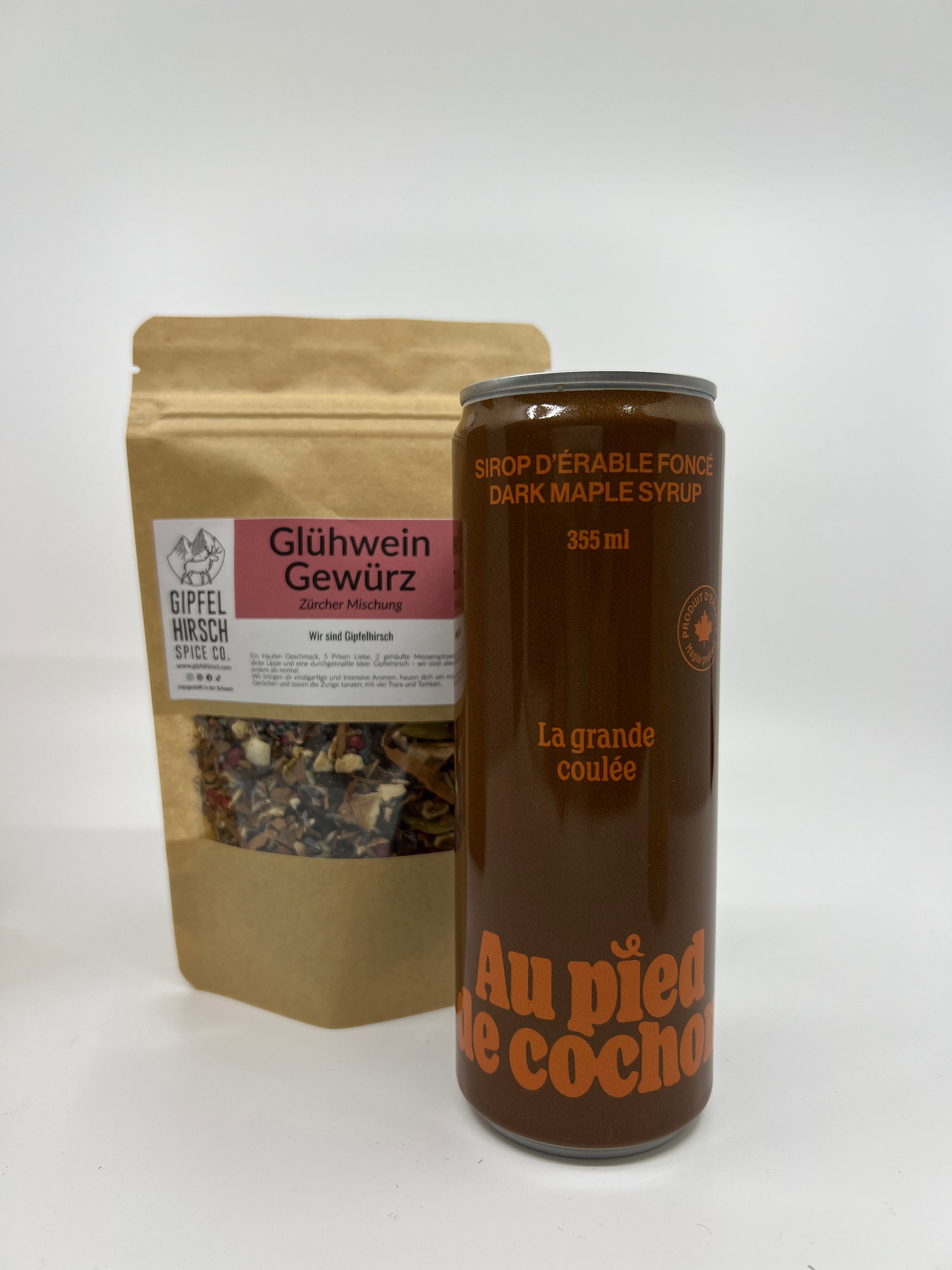 a bottle of 355 ml of dark maple syrup with in second plan a bag of mulled wine spices